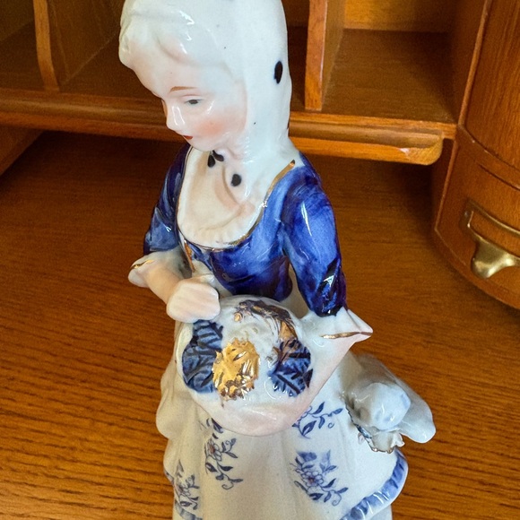 Unique Vintage Blue and White Porcelain Figurine - Picture 2 of 4